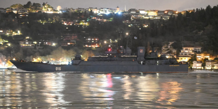 Ucraina cere Turciei să închidă strâmtorile Bosfor şi Dardanele pentru navele din Rusia