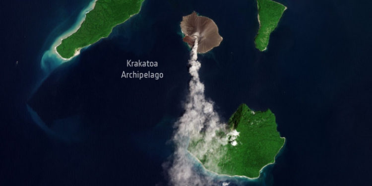 Un vulcan din Indonezia a expulzat în atmosferă o coloană de cenuşă înaltă de 1.500 de metri