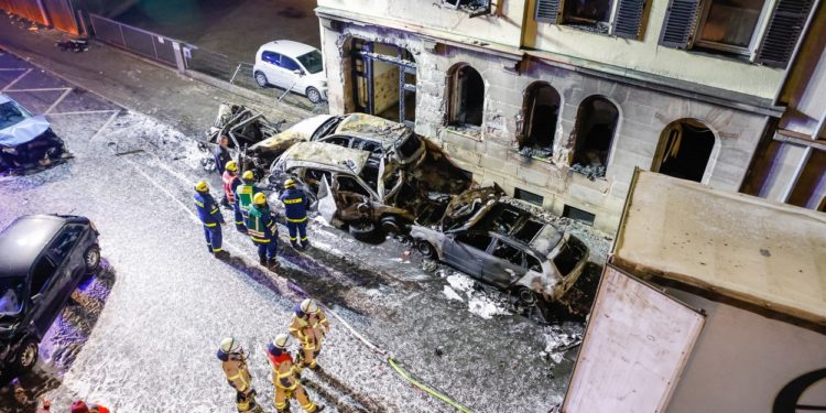 Un TIR condus de un șofer beat a spulberat 31 de mașini într-un oraș din Germania | FOTO