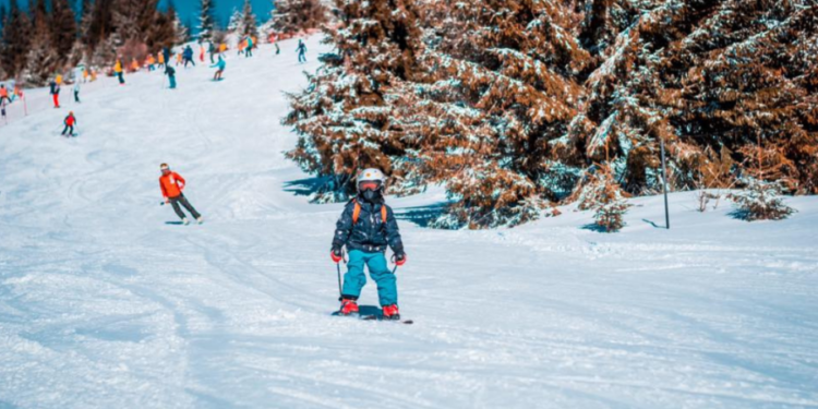 O moldoveancă, obligată să dea 30 de mii de lei unei fetiţe lovite la schi. 3 luni a avut nevoie de îngrijiri medicale