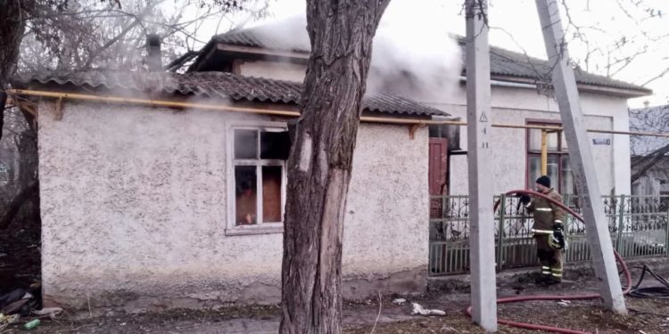 Incendiu fatal, la Bălți: Doi bărbați au ars de vii într-o casă în flăcări