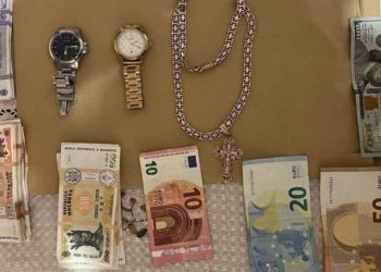 Destructurarea unei rețele de escroci care a prejudiciat 25 agenți economici cu peste șapte milioane lei: 30 percheziții matinale în republică