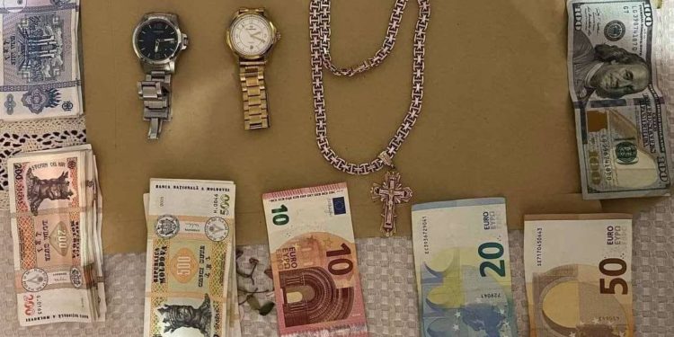 Destructurarea unei rețele de escroci care a prejudiciat 25 agenți economici cu peste șapte milioane lei: 30 percheziții matinale în republică