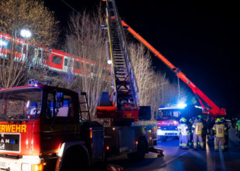 Două trenuri s-au ciocnit în apropiere de Munchen: un mort și zeci de răniți