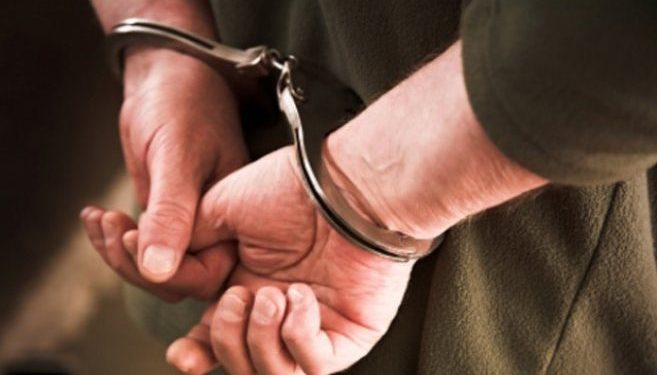 Un angajat al poliției suspectat de trafic ilicit de droguri, reținut în flagrant