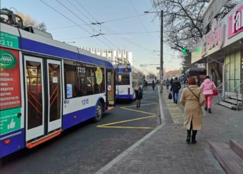 Ambuteiaje kilometrice în Capitală: Zeci de troleibuze au rămas blocate