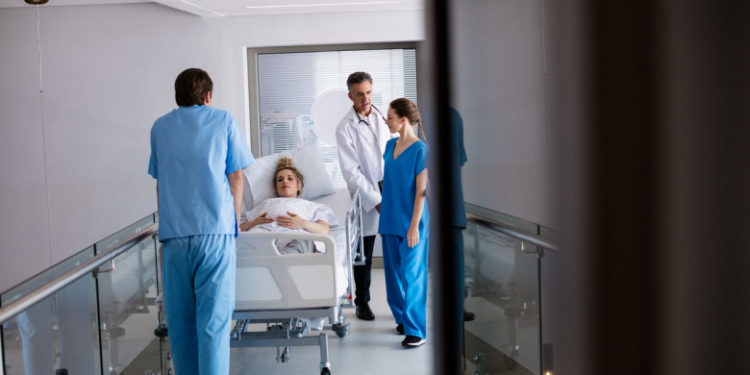 Un ginecolog olandez este tatăl biologic a cel puțin 21 de copii ai căror mame au apelat la tratamentele sale de fertiltate