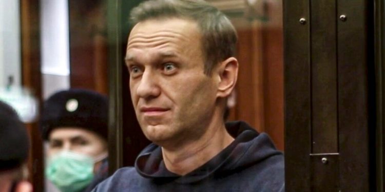 Обвинение потребовало для Навального 13 лет колонии по делу о мошенничестве и неуважении к суду