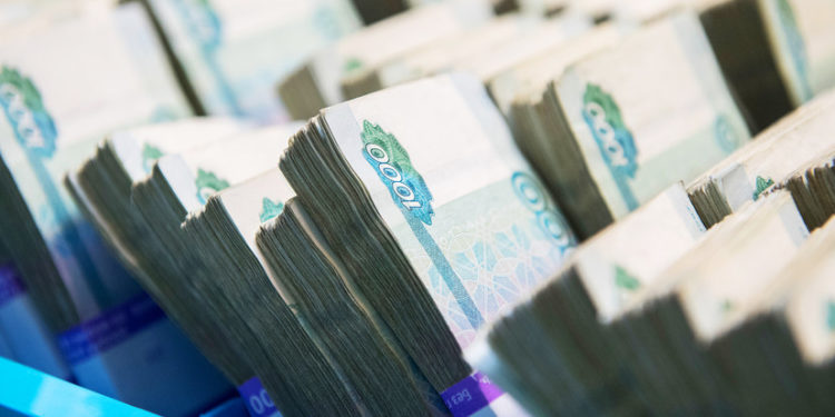 Россия избежала дефолта по госдолгу. Минфин провел первый платеж после заморозки части резервов