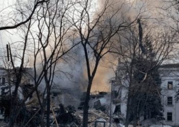 Из-под руин драмтеатра Мариуполя вывели 130 человек