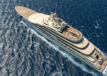 Forbes: в Гамбурге арестована яхта Алишера Усманова стоимостью 600 миллионов долларов