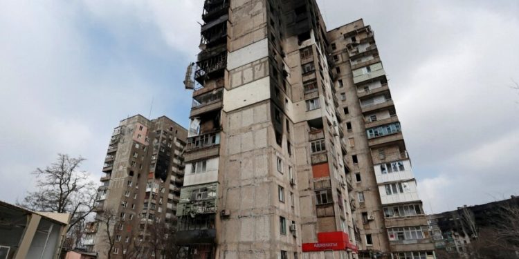 Россия предложила украинским военным покинуть Мариуполь без оружия. В Киеве отказались