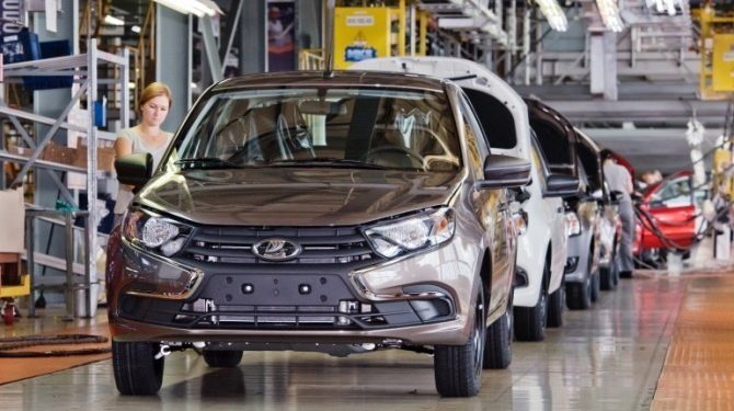 «АвтоВАЗ» на четыре дня остановил сборку автомобилей Lada из-за нехватки компонентов