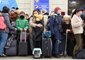 За месяц войны Украину покинули почти 4 миллиона человек