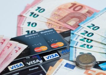 В Украине произошел массовый сбой в работе карт VISA: что известно