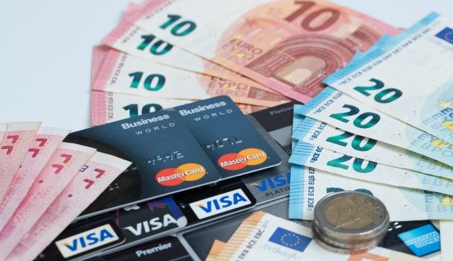 В Украине произошел массовый сбой в работе карт VISA: что известно