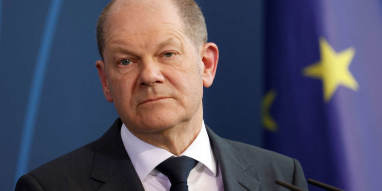 Спикер правительства ФРГ: Путин заверил Шольца, что в Европе смогут платить за российский газ в евро