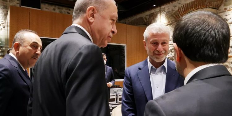 Михаил Подоляк: Абрамович является эффективным посредником между делегациями сторон в переговорном процессе