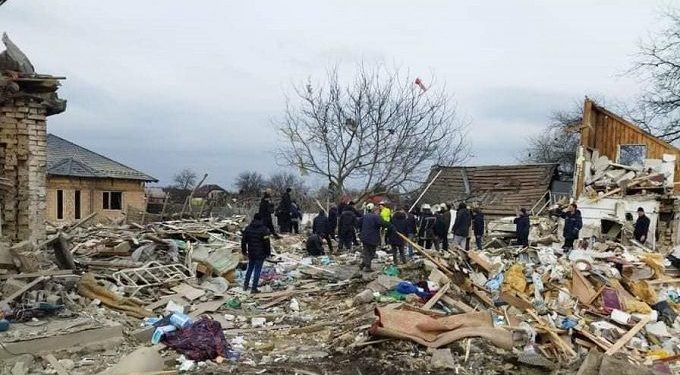 Минобороны РФ объявило об открытии гуманитарных коридоров в Киеве, Харькове, Сумах и Мариуполе. Это сделано по просьбе Макрона к Путину