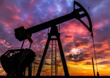 Нефть выросла до рекордных $139 за баррель из-за возможного запрета поставок в США из РФ