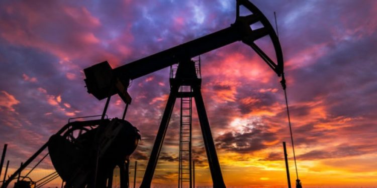 Нефть выросла до рекордных $139 за баррель из-за возможного запрета поставок в США из РФ