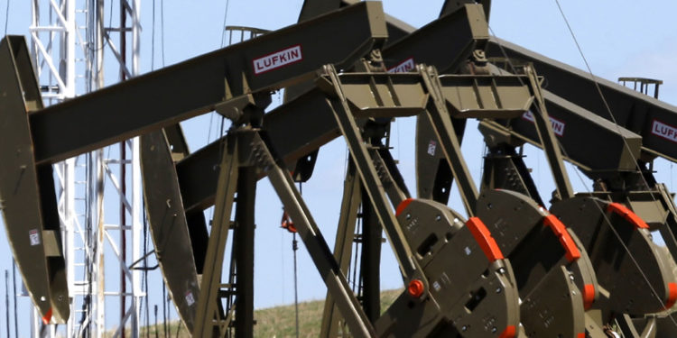 Нефть резко подешевела после скачка накануне