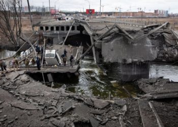 A 13-a zi de război: Crește numărul victimelor civile. Ucraina, Rusia și Crucea Roșie au convenit asupra organizării coridoarelor umanitare. Mesajul lui Victor Ianukovici | VIDEO