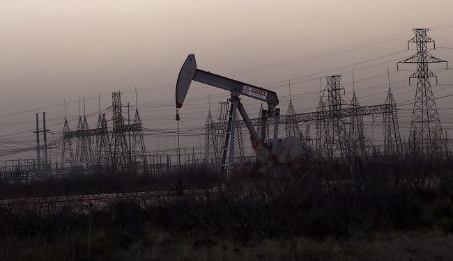 Нефть продолжает дорожать после того, как США запретили импорт из России