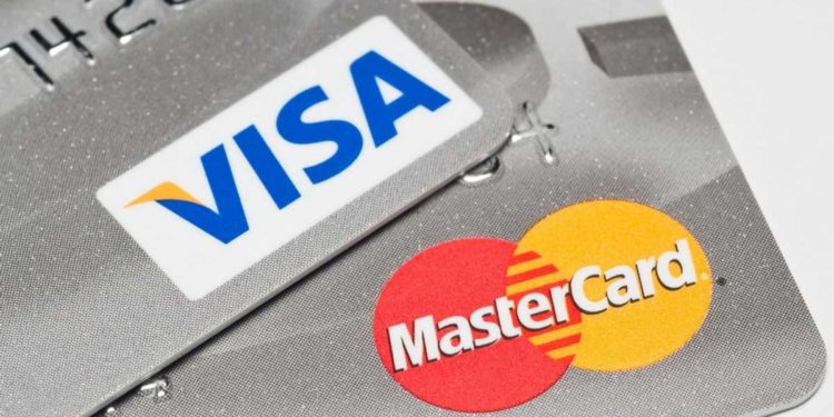 Visa и Mastercard прекратили обслуживание карт в России