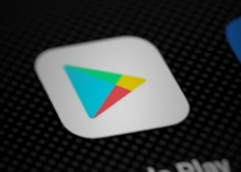 Google ограничил работу магазина приложений Google Play в России. YouTube приостановил монетизацию для российских пользователей