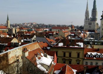 В Загребе с неба упал неизвестный объект, был слышен звук взрыва