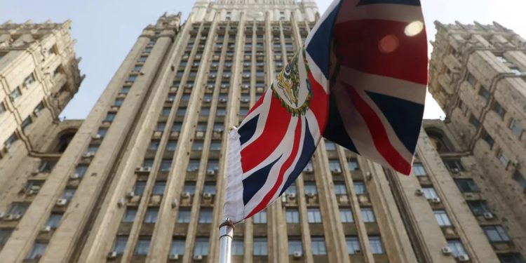 Великобритания ввела санкции против 386 российских депутатов