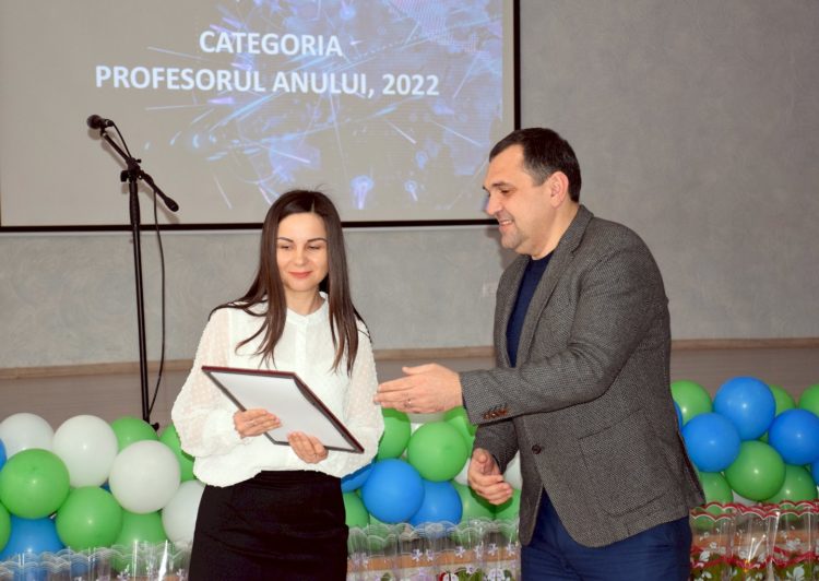 Concursul Raional „Pedagogul Anului 2022” a culminat cu un omagiu adus din partea autorităților publice locale!