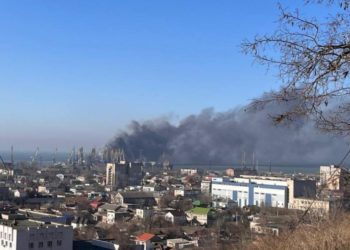 В Бердянске горит морской порт