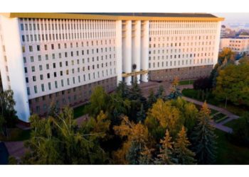 Vizitele doritorilor la Parlament au fost reluate