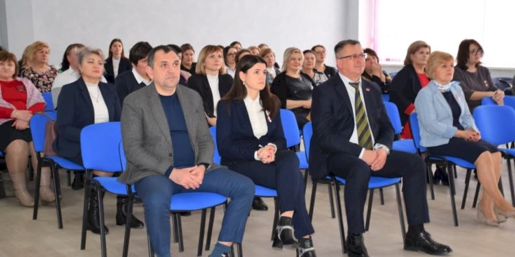 Concursul Raional „Pedagogul Anului 2022” a culminat cu un omagiu adus din partea autorităților publice locale!