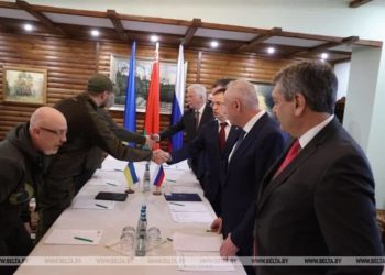 Из Домика охотника в Домик рыбака. В Беларуси стартовали переговоры Украины и России