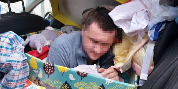 Муж в беби-боксе. На границе Молдовы и Украины в багажнике авто обнаружили 37-летнего мужчину | VIDEO