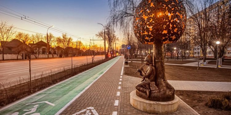 În Chișinău a apărut o nouă sculptură | FOTO