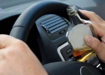 Un șofer de 45 de ani a fost prins beat criță la volan cu concentrație de alcool de aproape nouă ori mai mare decât norma admisă | VIDEO