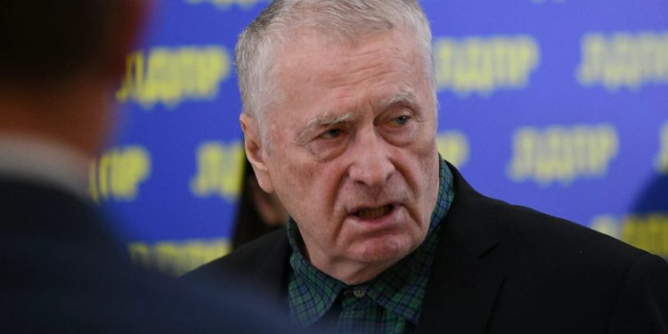 Российского депутата Жириновского вывели из медикаментозного сна