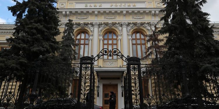Франция заморозила активы Центробанка России на сумму 22 млрд евро
