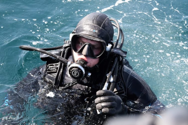 Imagini de la detonarea minei găsite luni plutind în derivă, în Marea Neagră | FOTO