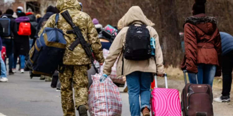 Беженцы из Украины получили право жить в ЕС в течение трех лет