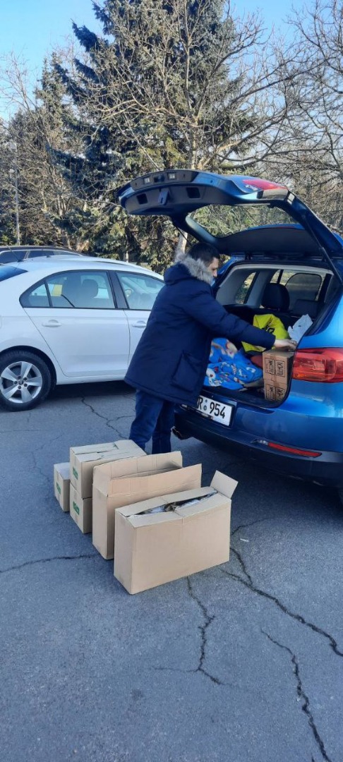 Consilierii municipali ai Partidului „ȘOR”, Serghei Burgudji și Valerii Klimenko, le-au oferit ajutoare refugiaților ucraineni, adăpostiți la Moldexpo