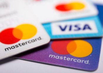 Visa и Mastercard приостанавливают деятельность в России