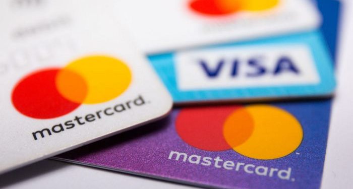 Visa и Mastercard приостанавливают деятельность в России