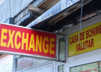 Multe case de schimb valutar din Chișinău se confruntau cu imposibilitatea de a vinde dolari sau euro | VIDEO