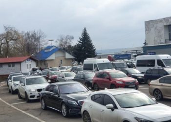 Peste 10 mii de ucraineni au intrat în Moldova în ultimele 12 ore: Un rând de peste 100 de mașini, format la PTF Sculeni