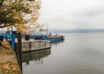 În atenţia călătorilor: Feribotul de la Molovata și-a sistat activitatea din cauza vântului puternic